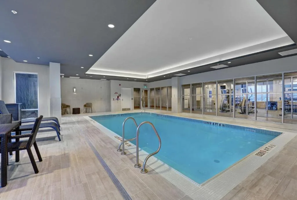 Hampton Inn Peterborough — 4