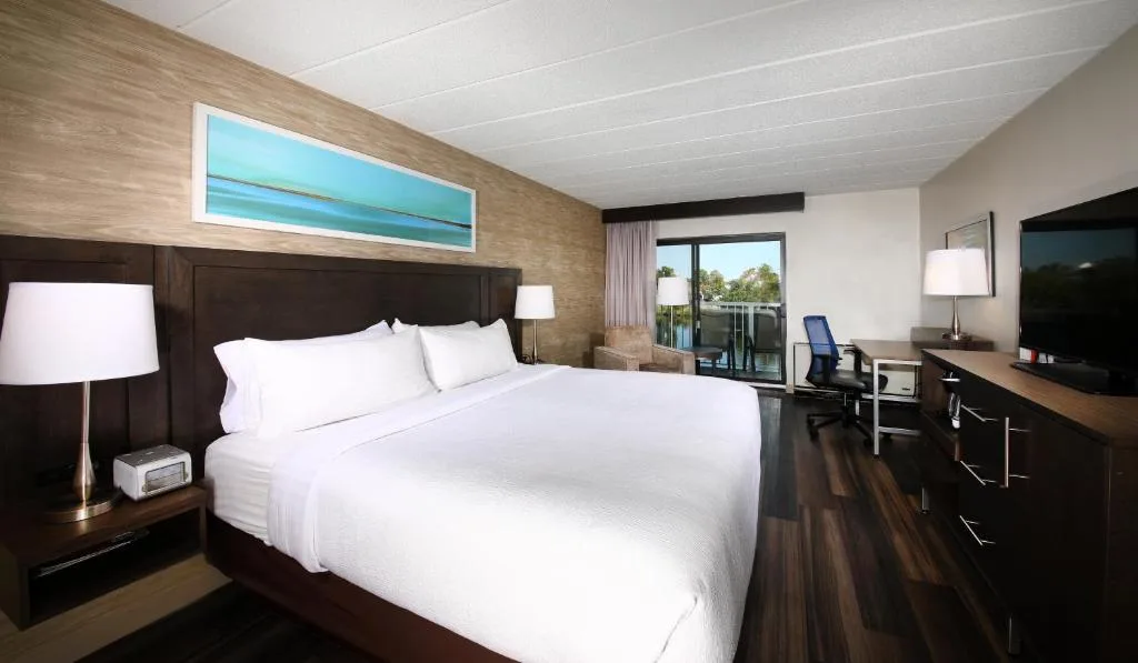 Holiday Inn Hotel Peterborough Waterfront by IHG — 5