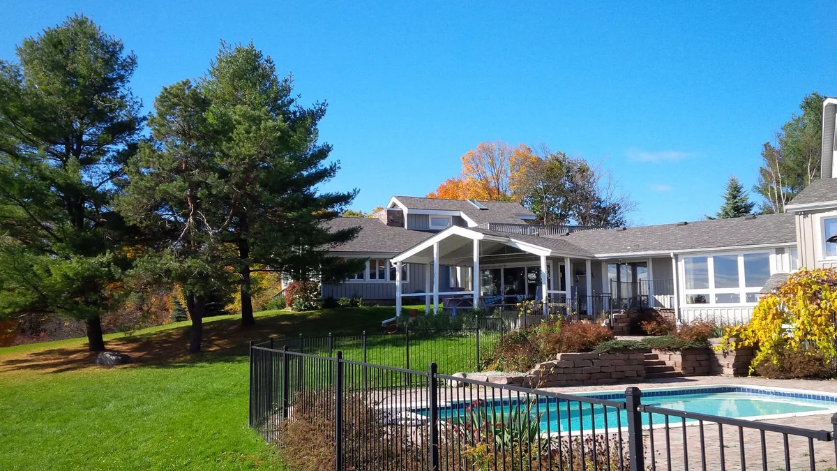 Chalet Claremont Bed and Breakfast