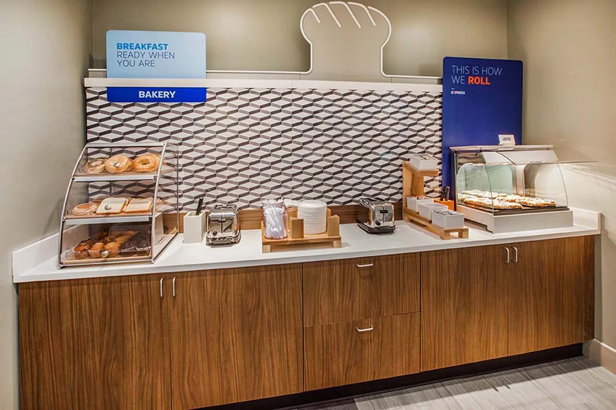 Holiday Inn Express Whitby Oshawa by IHG — 4