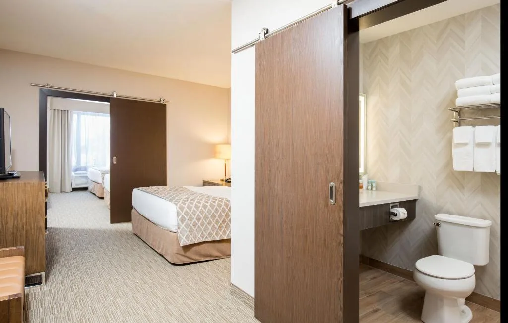 Pomeroy Inn & Suites Prince George — 3