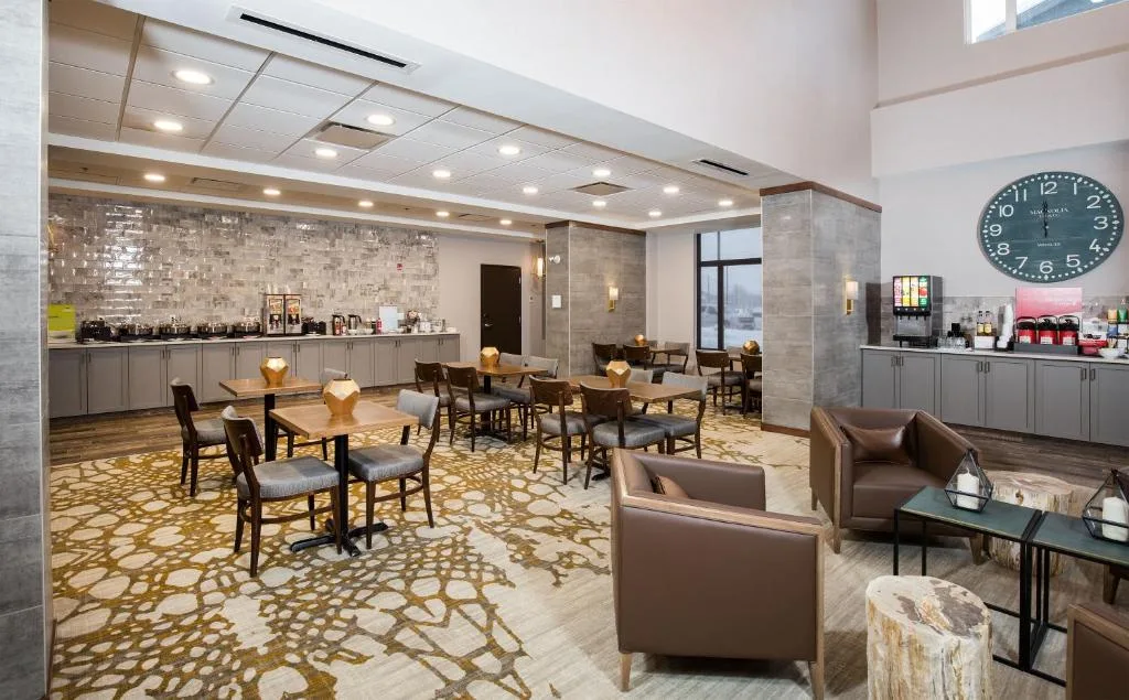 Pomeroy Inn & Suites Prince George — 5
