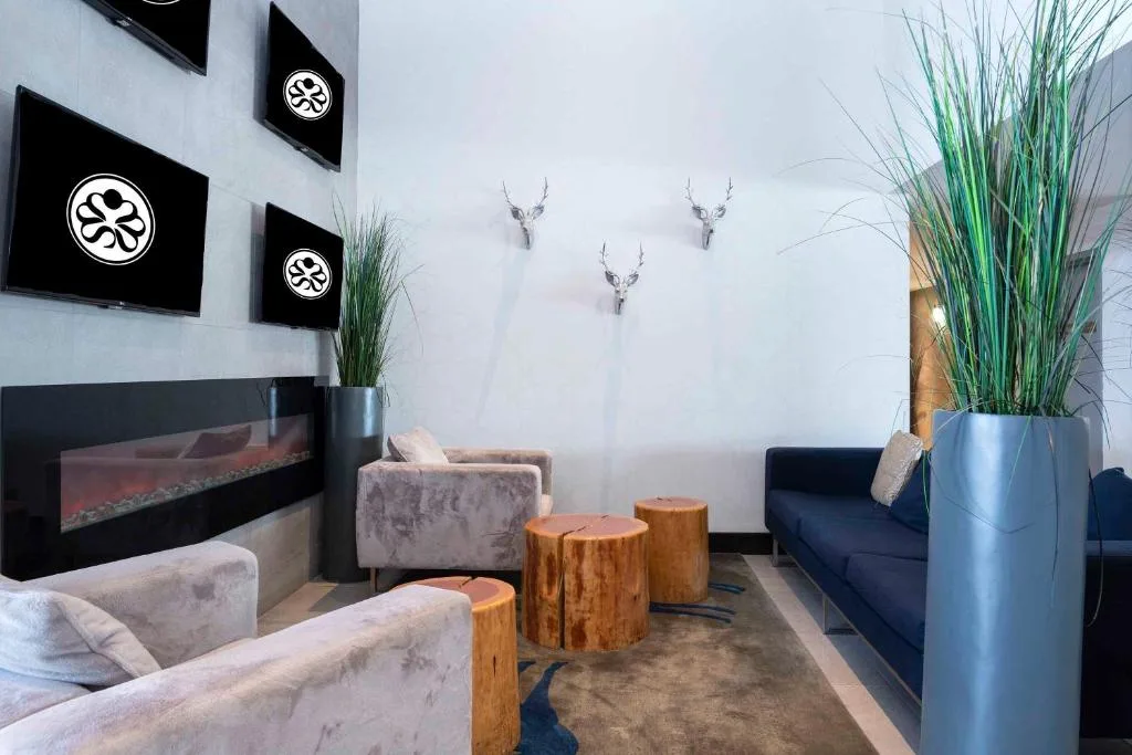 Sandman Signature Prince George Hotel — 3