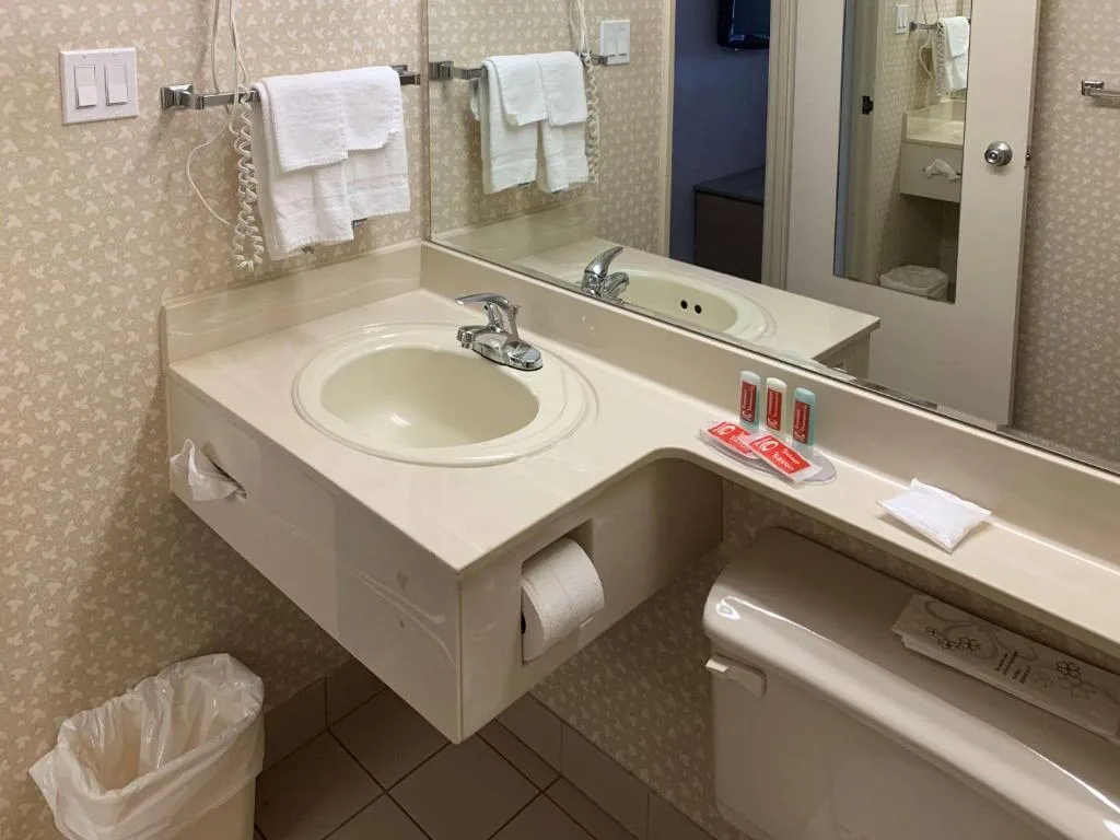 Econo Lodge Airport Quebec — 3