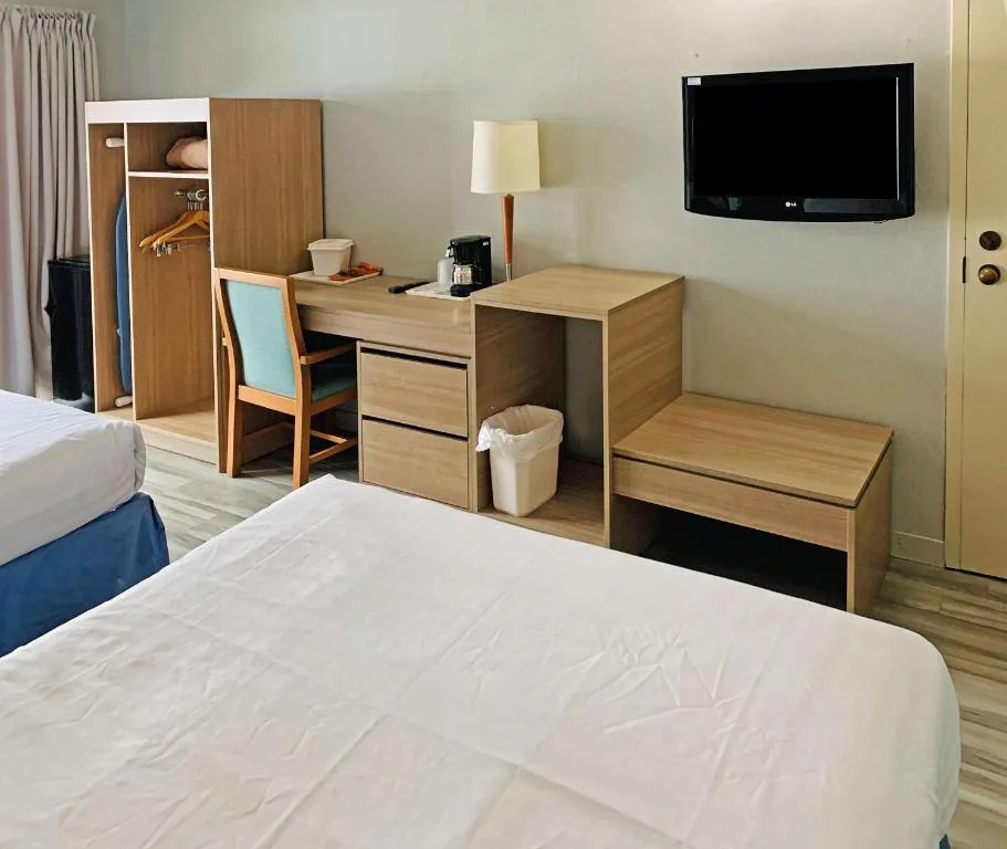 Econo Lodge Airport Quebec — 5