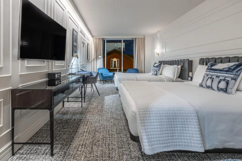 Le Capitole Hotel — 2