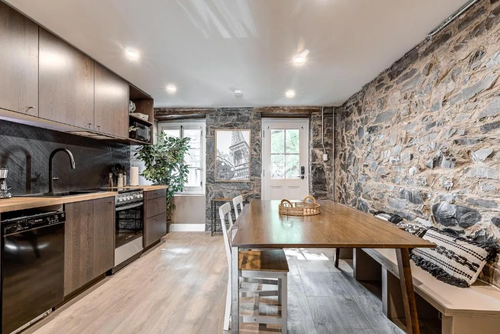 North House - Beautiful Vieux 2 Bedroom Apt