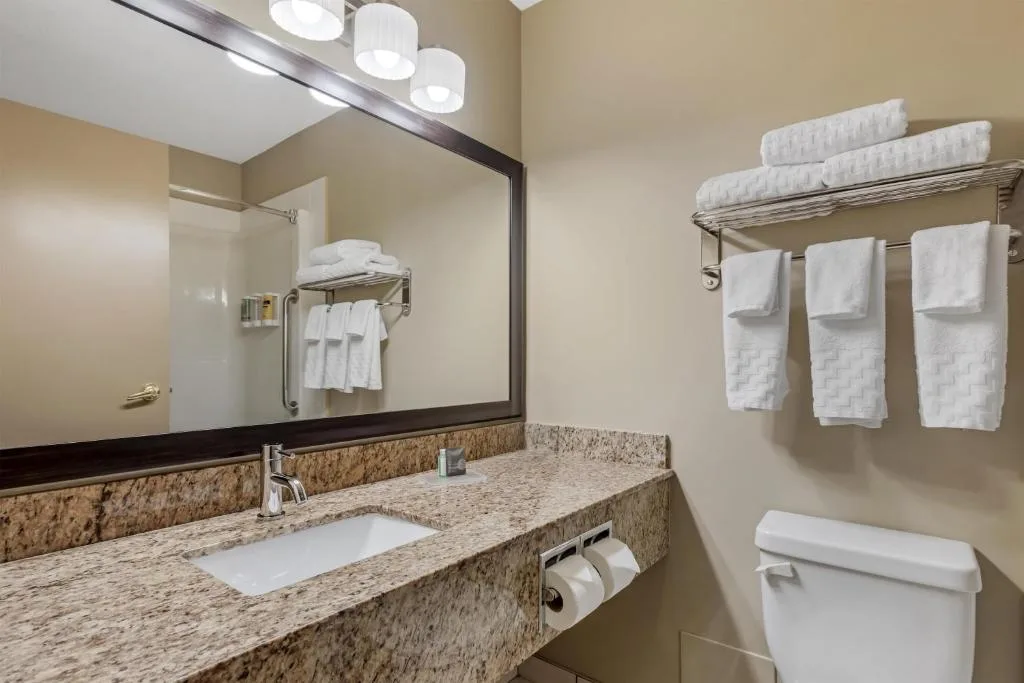 Best Western Plus Red Deer Inn & Suite — 3
