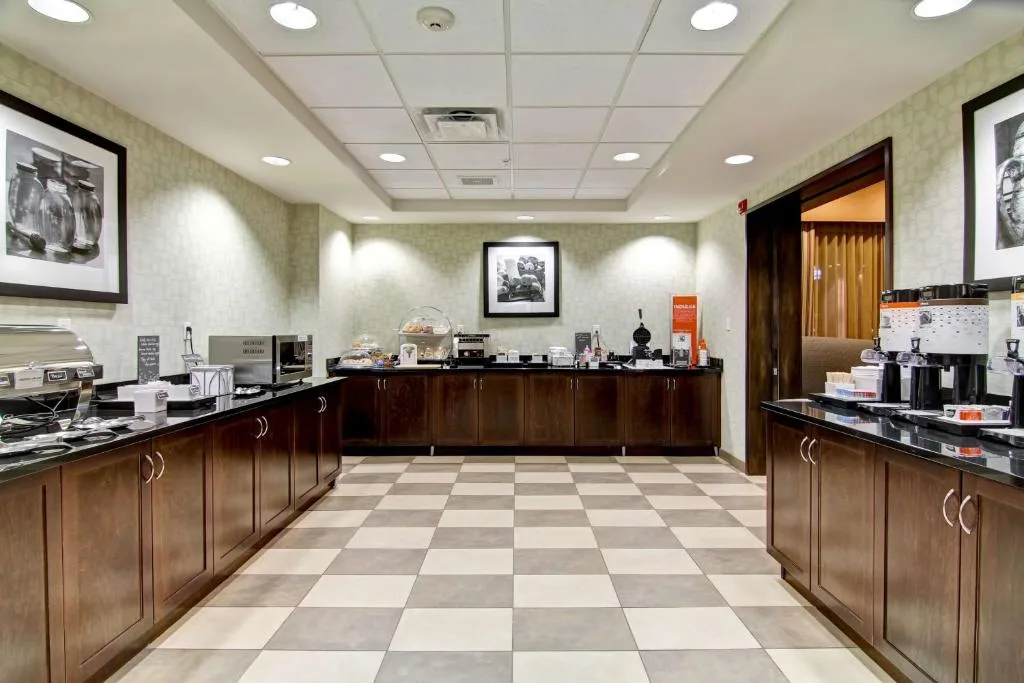 Hampton Inn & Suites Red Deer — 3