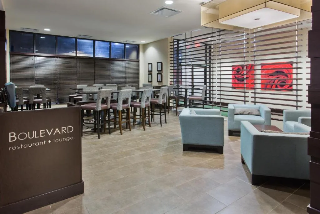 Holiday Inn Hotel & Suites Red Deer by IHG — 3