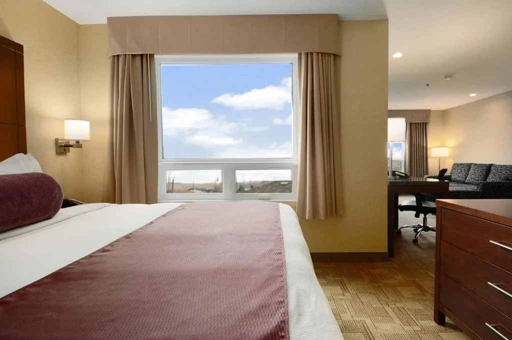 Days Inn by Wyndham Regina Airport West — 2