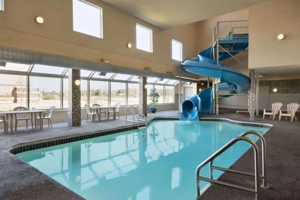 Days Inn by Wyndham Regina Airport West — 4