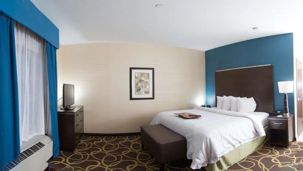 Hampton Inn & Suites East Gate Regina — 2