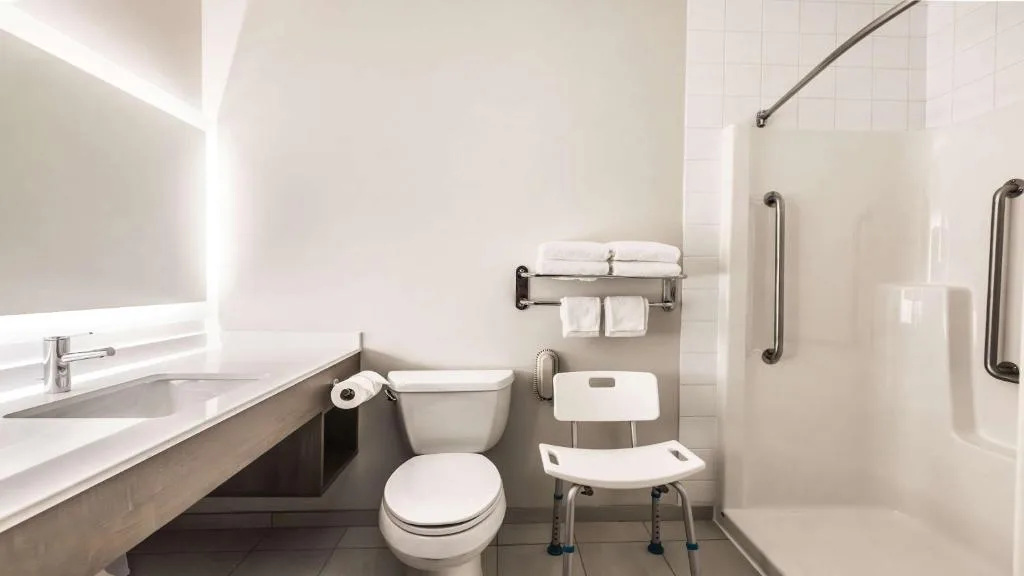 Holiday Inn Express & Suites-Regina-South by IHG — 3