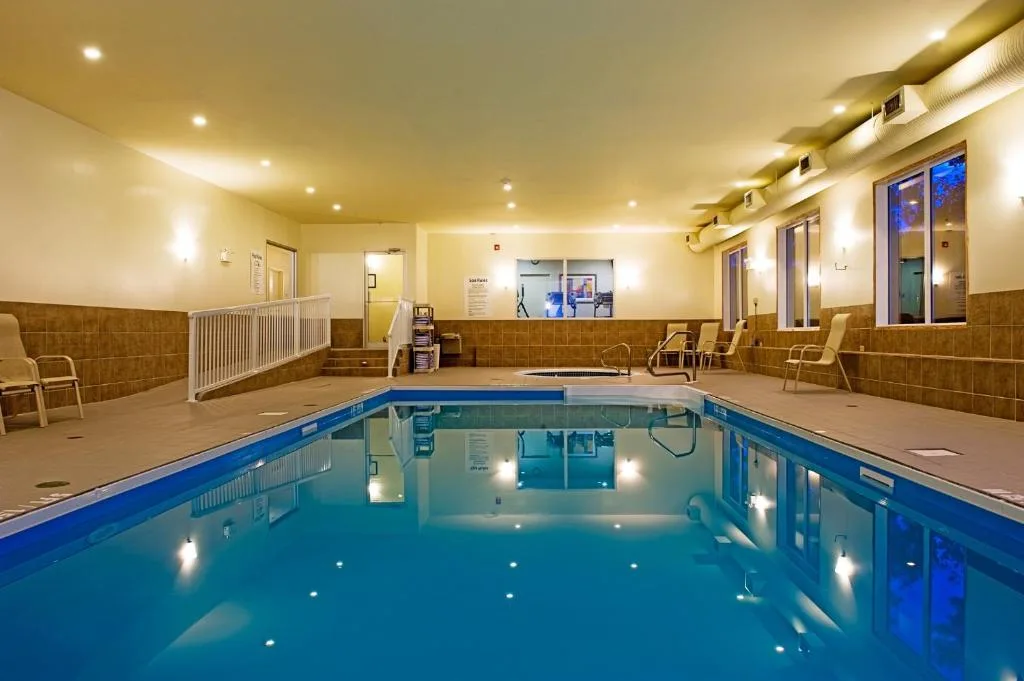 Holiday Inn Express & Suites-Regina-South by IHG — 4