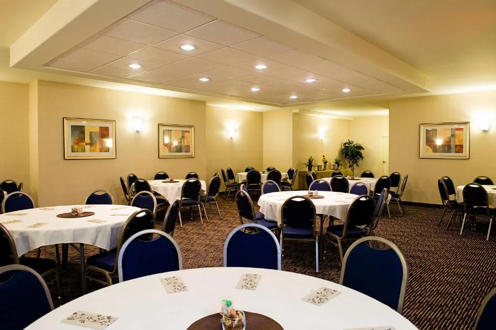 Holiday Inn Express & Suites-Regina-South by IHG — 5
