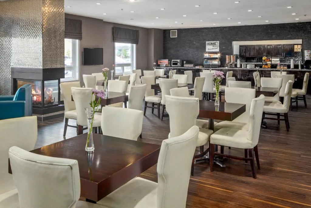 Home Inn & Suites Regina Airport — 4