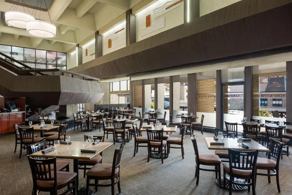 Ramada Plaza by Wyndham Regina Downtown — 5