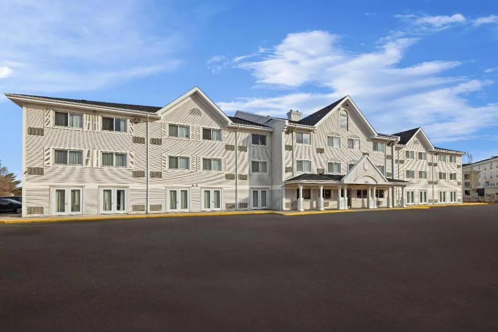 Travelodge Suites by Wyndham Regina - Eastgate Bay
