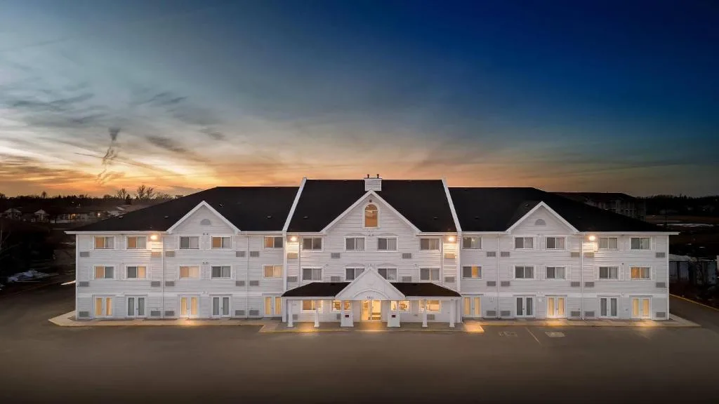 Travelodge Suites by Wyndham Regina - Eastgate Bay — 4