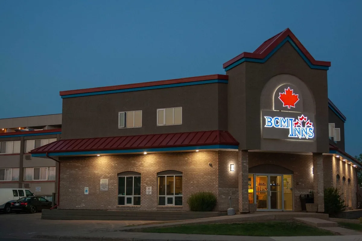 BCMInns Hotels - Downtown Fort McMurray Hotel — 2