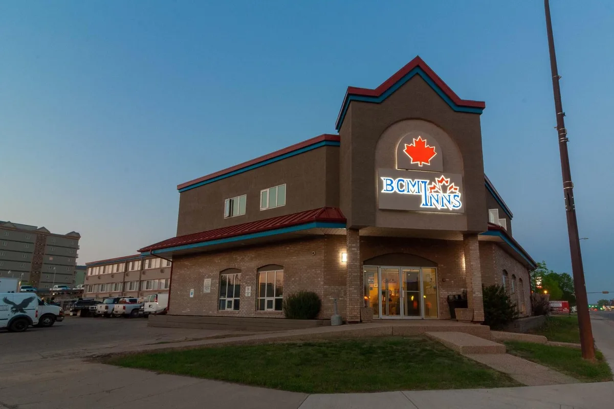 BCMInns Hotels - Downtown Fort McMurray Hotel — 3