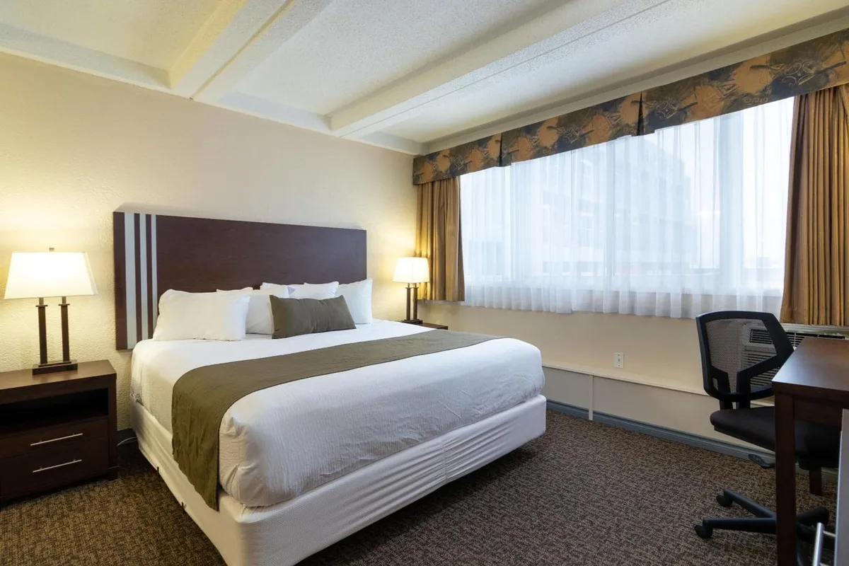 BCMInns Hotels - Downtown Fort McMurray Hotel — 4