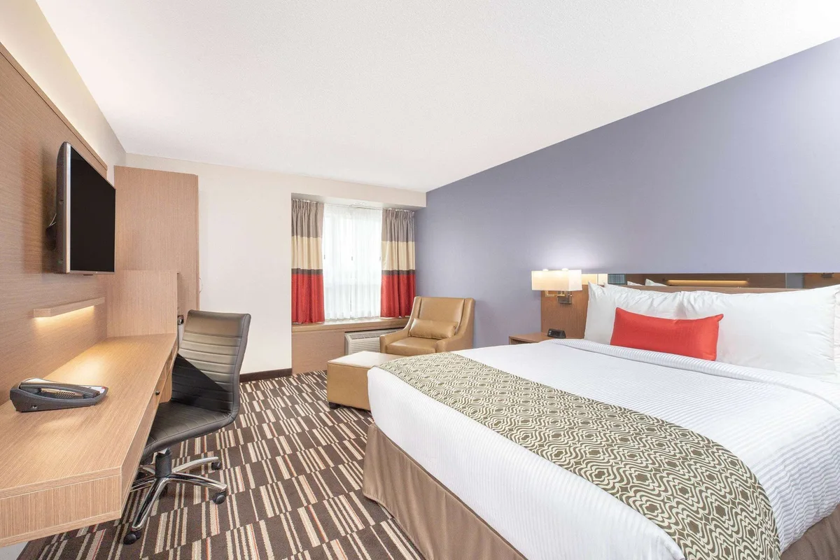 Microtel Inn & Suites by Wyndham Fort McMurray — 3