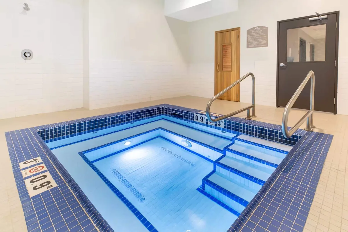 Microtel Inn & Suites by Wyndham Fort McMurray — 4