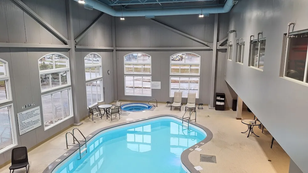 Radisson Hotel & Suites Fort McMurray — 2