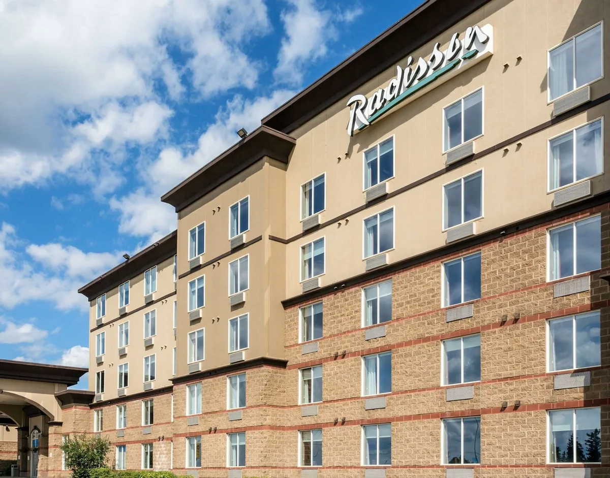 Radisson Hotel & Suites Fort McMurray — 4
