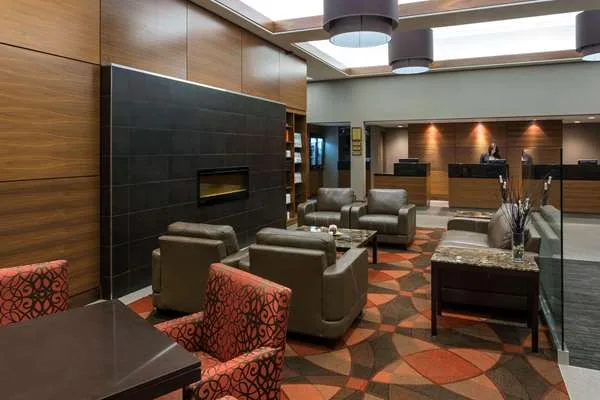 Radisson Hotel & Suites Fort McMurray — 5