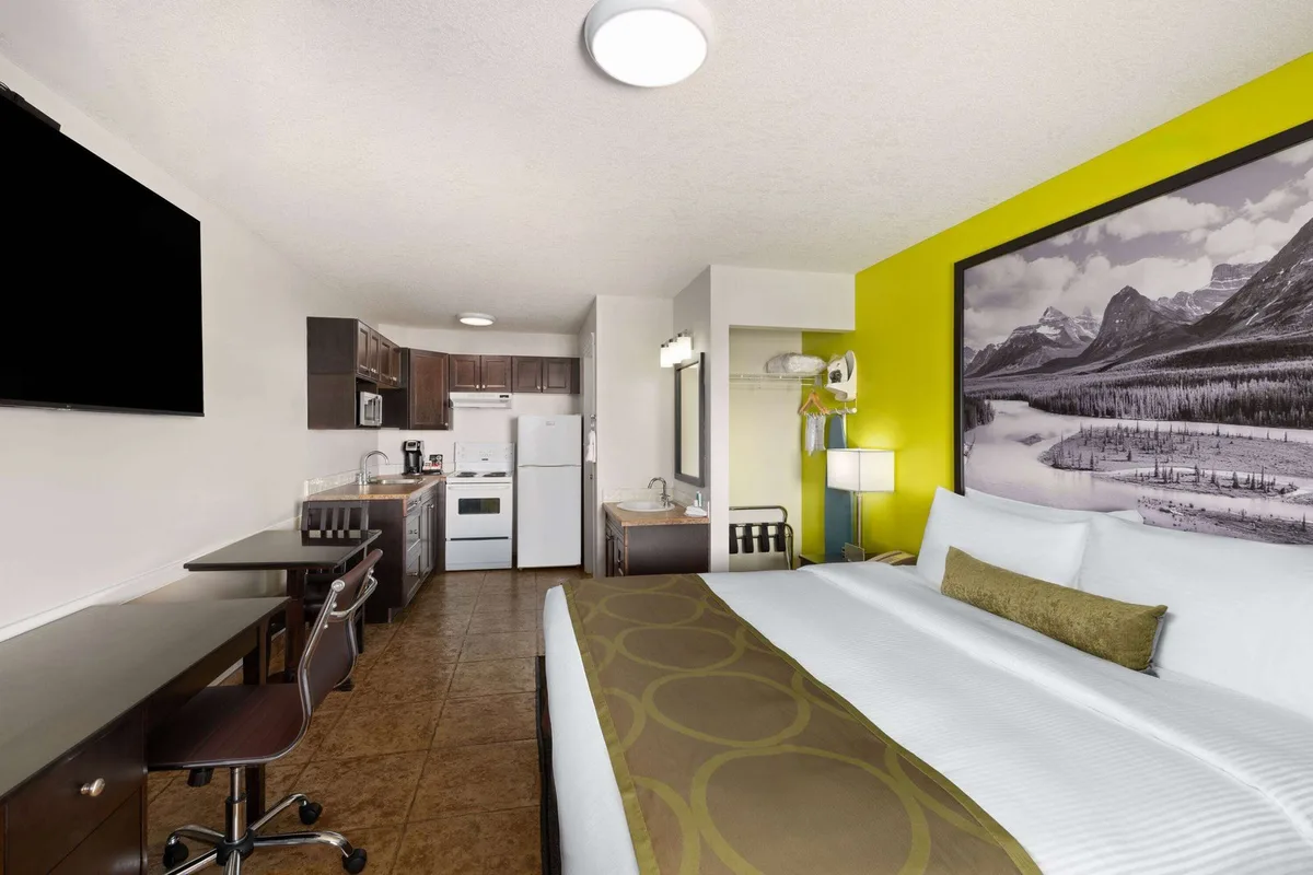 Super 8 by Wyndham Fort McMurray — 2