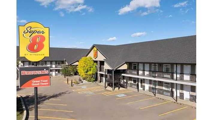 Super 8 by Wyndham Fort McMurray — 4