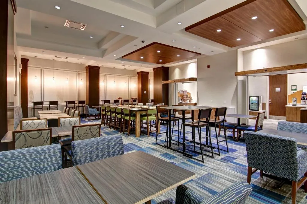Holiday Inn Express Hotel & Suites Toronto - Markham by IHG — 4