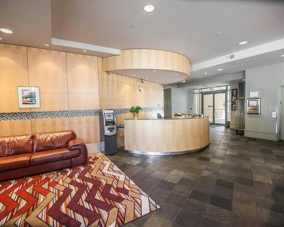 Comfort Hotel Vancouver Airport — 2