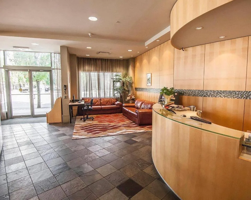 Comfort Hotel Vancouver Airport — 3