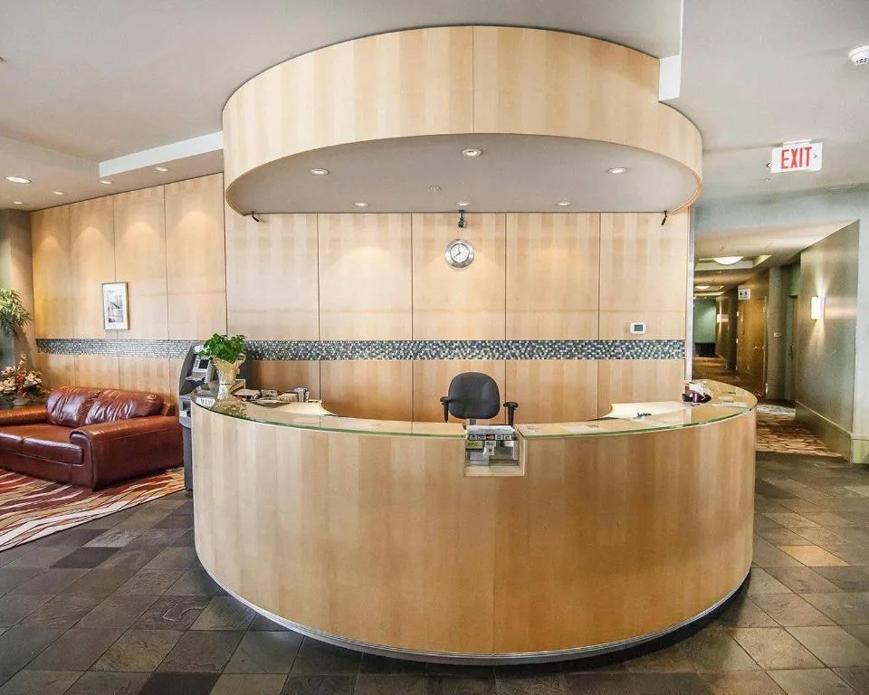 Comfort Hotel Vancouver Airport — 4