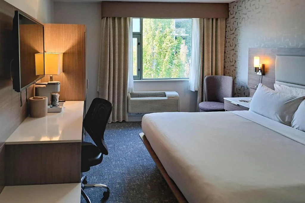 Comfort Hotel Vancouver Airport — 5