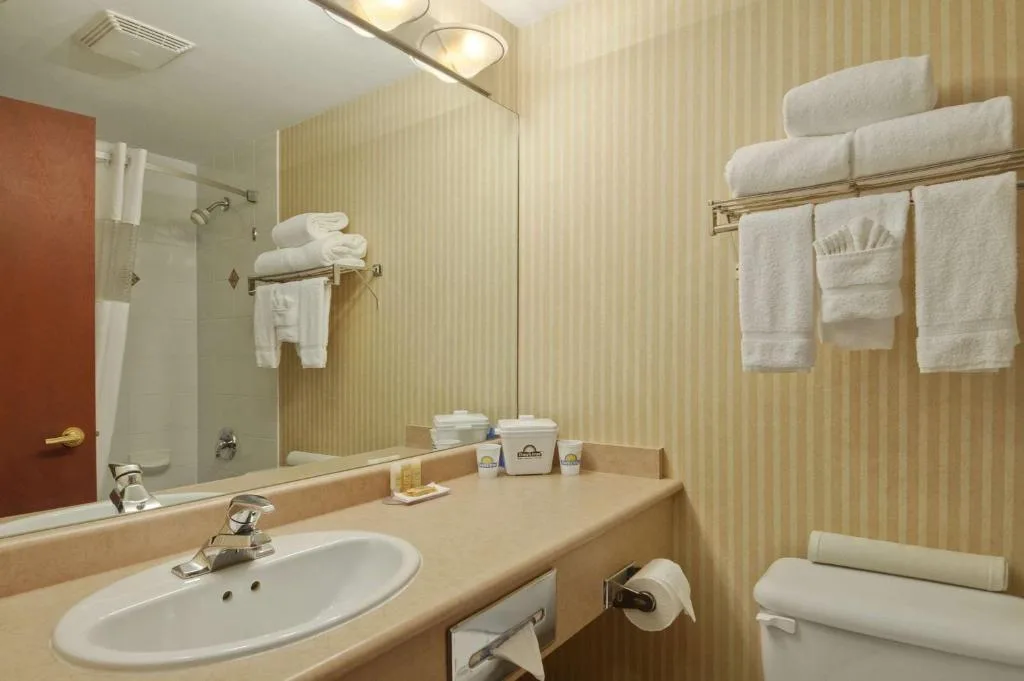 Days Inn by Wyndham Vancouver Airport — 3