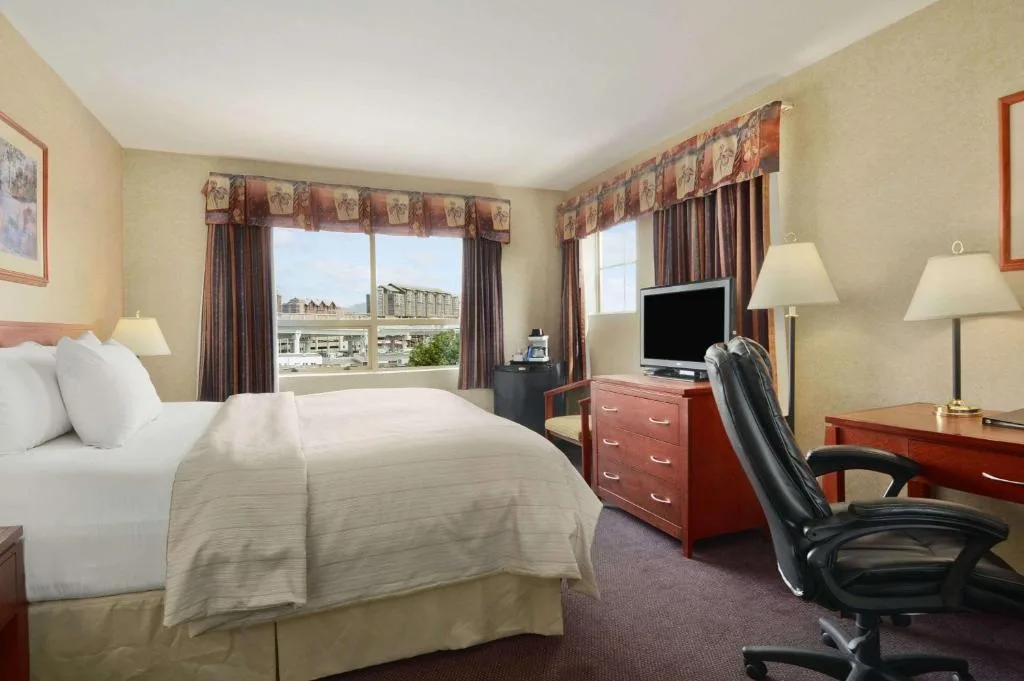 Days Inn by Wyndham Vancouver Airport — 5