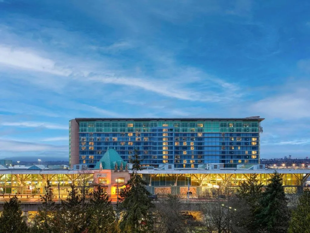 Fairmont Vancouver Airport In-Terminal Hotel — 5