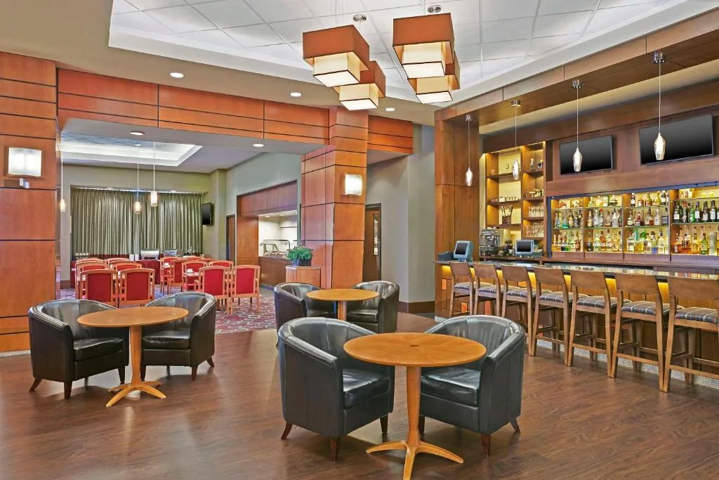 Grand Park Hotel Vancouver Airport, an Ascend Collection Hotel — 3