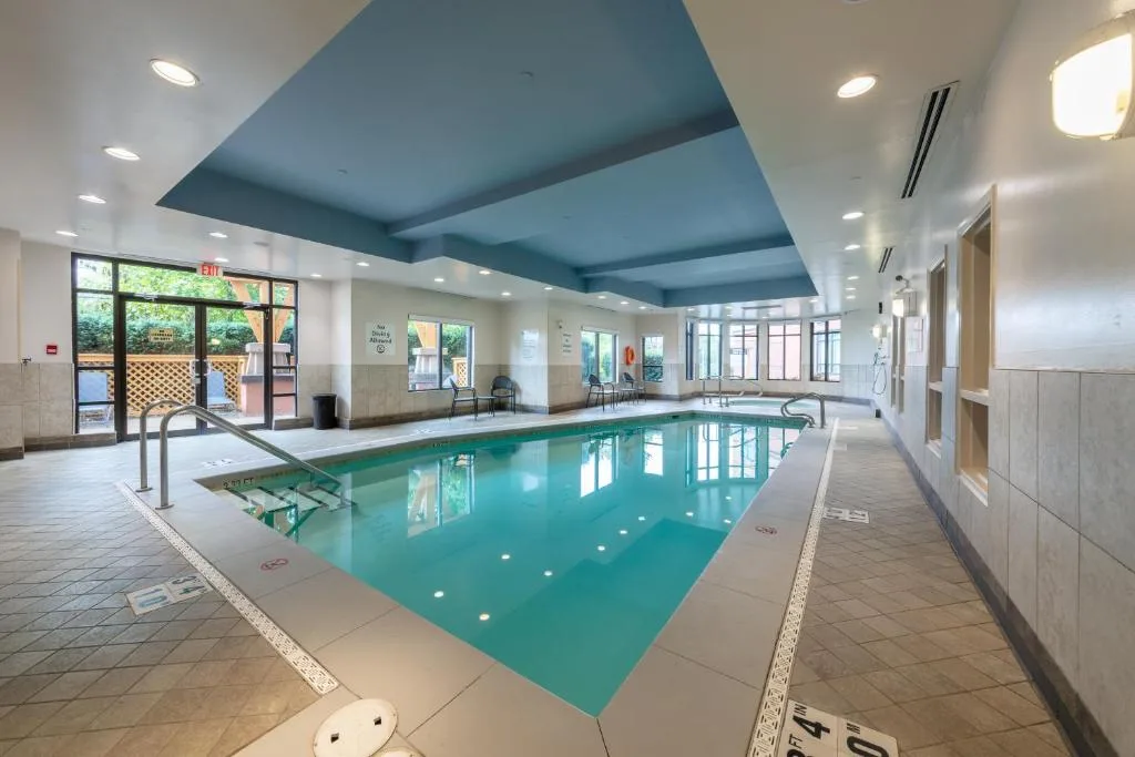Holiday Inn Express & Suites Riverport Richmond by IHG — 3