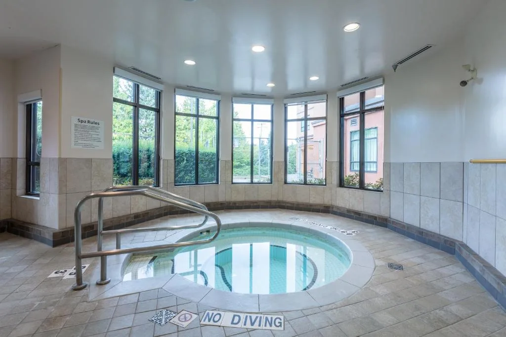 Holiday Inn Express & Suites Riverport Richmond by IHG — 5
