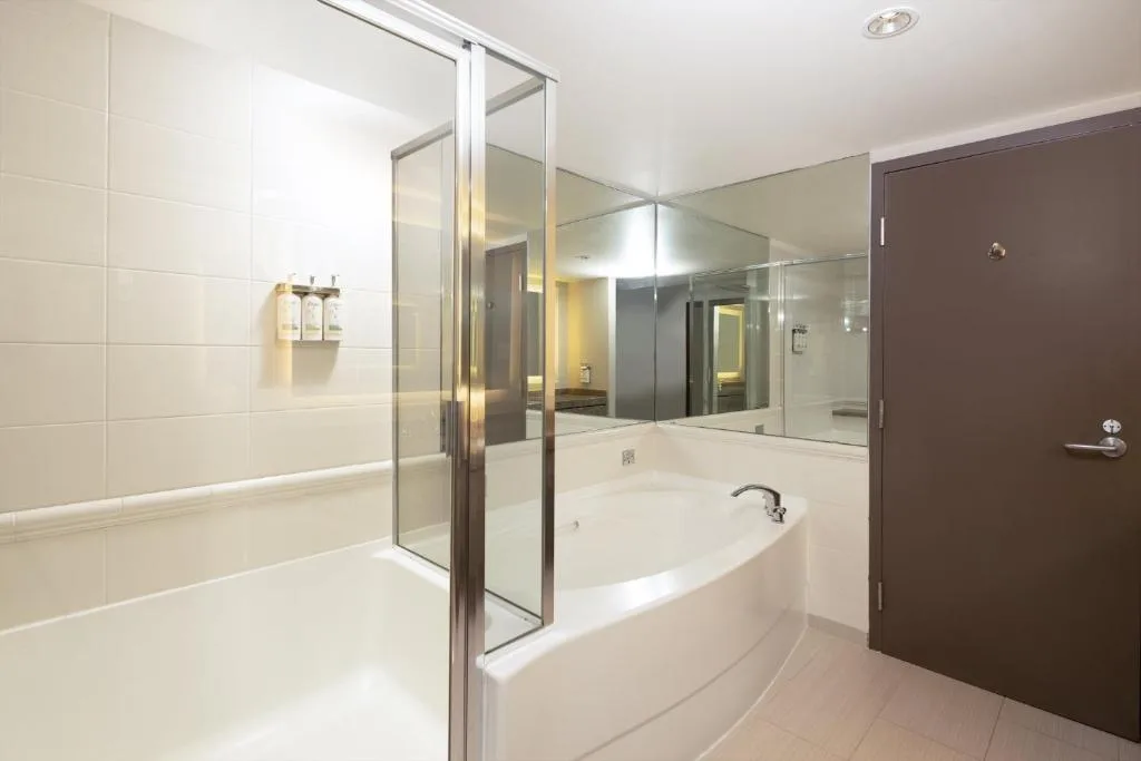 Holiday Inn Vancouver Airport Richmond by IHG — 3
