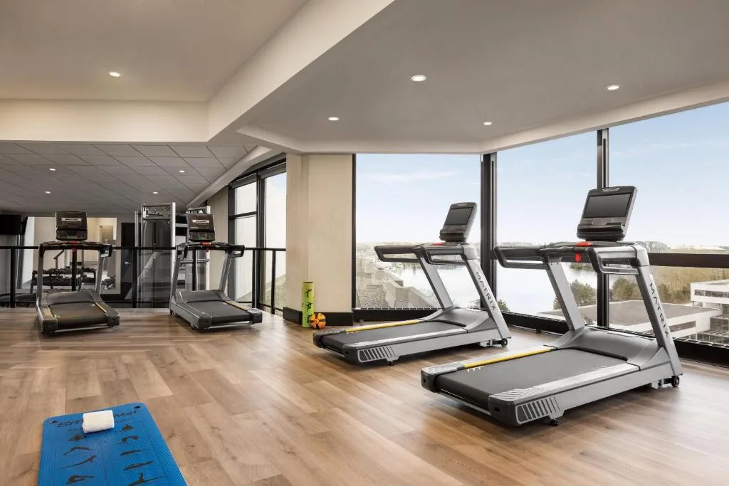 Radisson Blu Vancouver Airport Hotel & Marina — 4