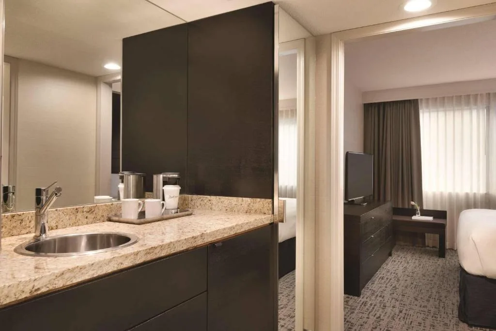 Radisson Hotel Vancouver Airport — 2