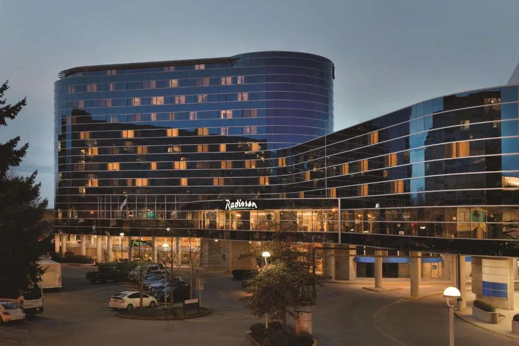Radisson Hotel Vancouver Airport — 4
