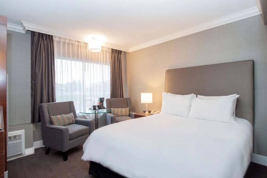Sandman Hotel & Suites Vancouver Airport — 4
